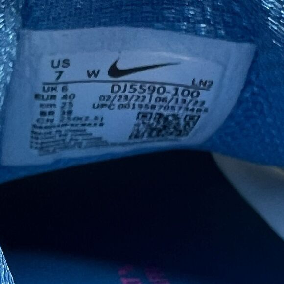 Athletic_Shoes